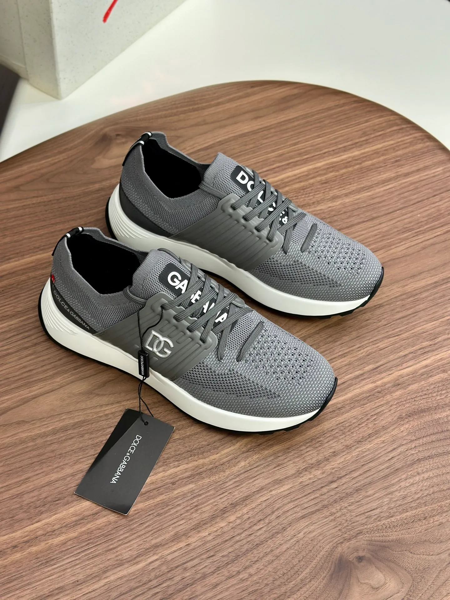 💰720••New arrivals••Dolce&Gabbana••DG✔️High-end men’s sports•casual shoes. Original goods from top counters. Original imported cowhide, multi-material splicing design ➕Imported cowhide lining, cowhide feet ➕Original TPR elastic outsole.  Size: 39-44 (38, 45 customized)